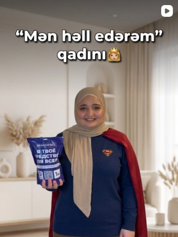Qadın Brandfree paketini tutur